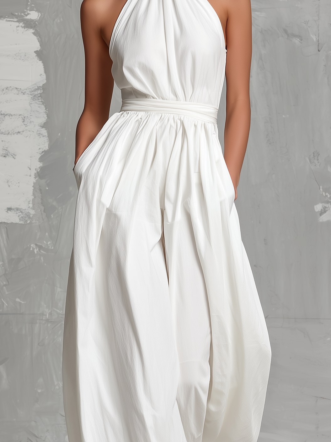 Fiamma | Elegante tuta bianca in tessuto intrecciato con collo halter senza maniche