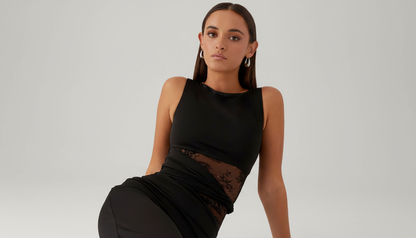 Sofia | Vestido largo con sutiles aberturas y cordones